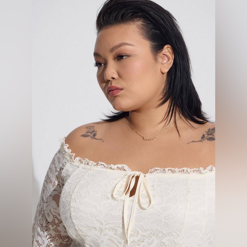 Torrid Stretch Lace Off Shoulder Corset Seamed Blouse Lace Cream Plus Size 2X - Picture 2 of 13